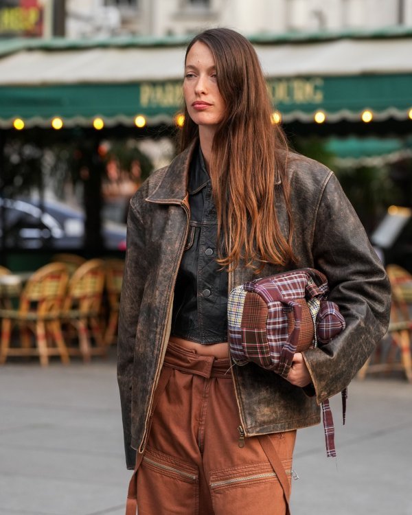 Zaboravite na crne verzije: Smeđa kožna jakna je sve što vam treba ovog proljeća