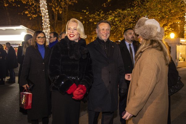 Urška Klakočar Zupančič i Gordan Jandroković na zagrebačkom Adventu