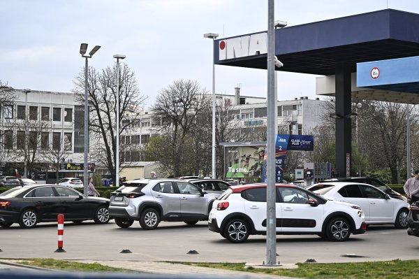 Gužva na benzinskim pumpama