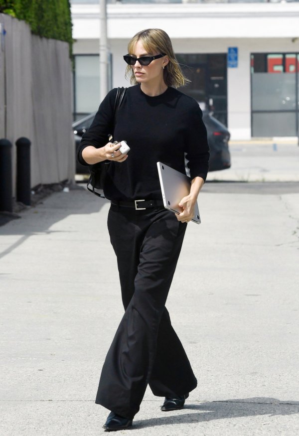 Kombinacija s kojom je nemoguće pogriješiti: Margot Robbie servirala modni minimalizam