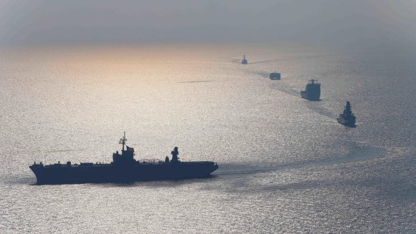 Ratni brodovi u Adenskom zaljevu, tik do Bab al Mandeba, gdje vrebaju jemenski hutisti