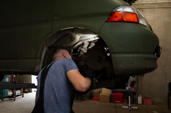 Neobičan trik iz mehaničarske radionice zaludio internet