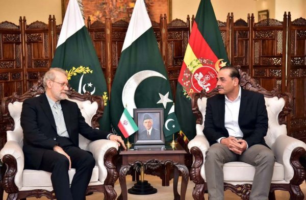 Asim Munir i Ali Laridžani