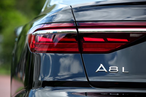 Audi ipak vraća A8: Luksuzni sedan dobiva nasljednika, ali načekat ćete se