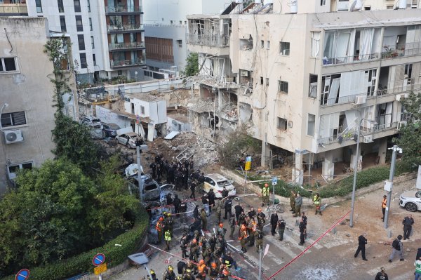 Pogođena zgrada u Tel Avivu