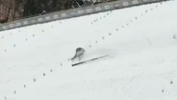 Užas na Planici! Pogledajte pad slovenskog skakača, u nesvijesti se kotrljao niz skakaonicu