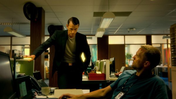 Joel Kinnaman u ulozi Toma Waalera