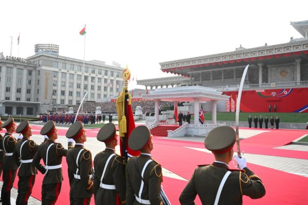 Kim Jong Un svečano ugostio Lukašenka