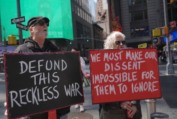 I Amerikancima je dosta: Sve su kritičniji prema vojnoj akciji u Iranu