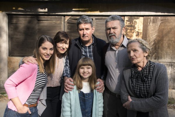 Vedran Mlikota i ostatak obitelji Macan na početku snimanja 'Kumova' 