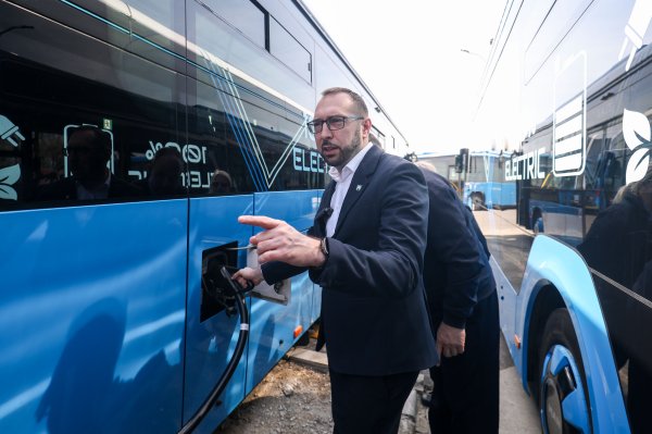 Tomašević i Šušnjar otvorili radove na punionici za električne autobuse
