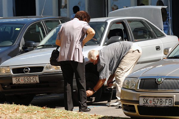 Probušenu gumu ne treba odmah baciti: Stručnjaci otkrivaju kada se može spasiti