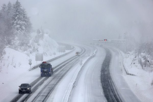 Autocesta pod snijegom: Evo 10 savjeta njemačkog ADAC-a kako voziti u zimskim uvjetima