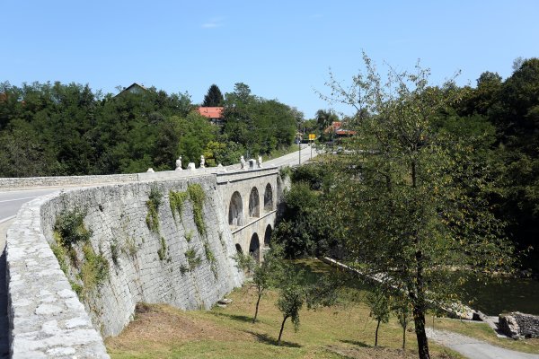 Tounj: Jedini dvokatni most u Hrvatskoj