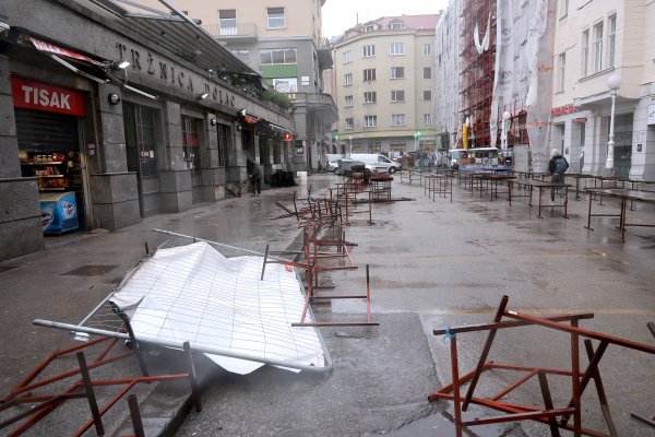 Snažni udari vjetra u Zagrebu