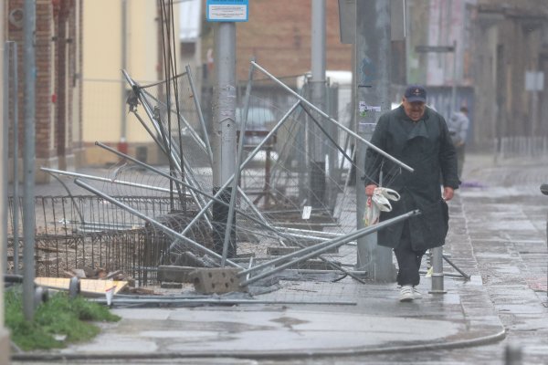 Zagreb: Olujni vjetar stvara probleme u centru grada