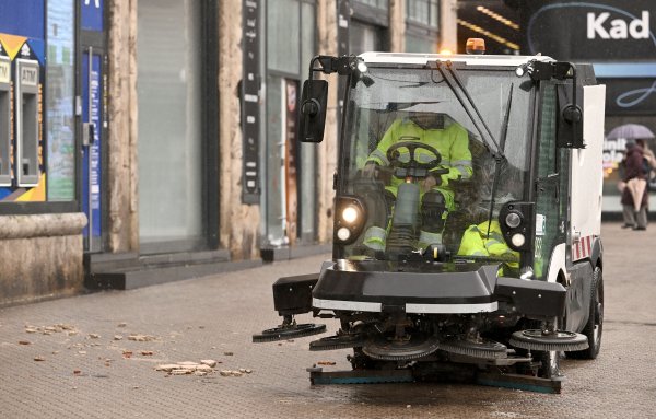 Zagreb: Nevrijeme u gradu radi štetu