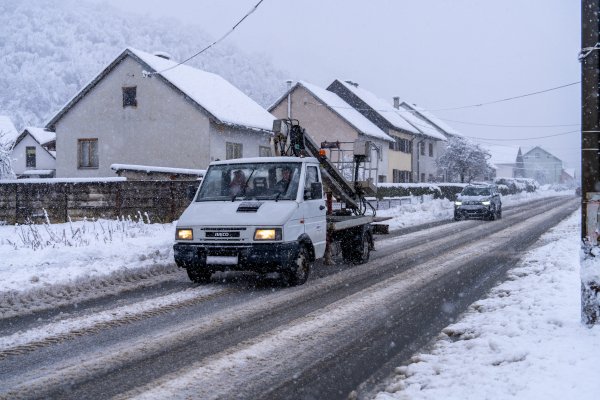 Otočac: Zbog mokrog snijega koji pada dio Like ostao bez struje