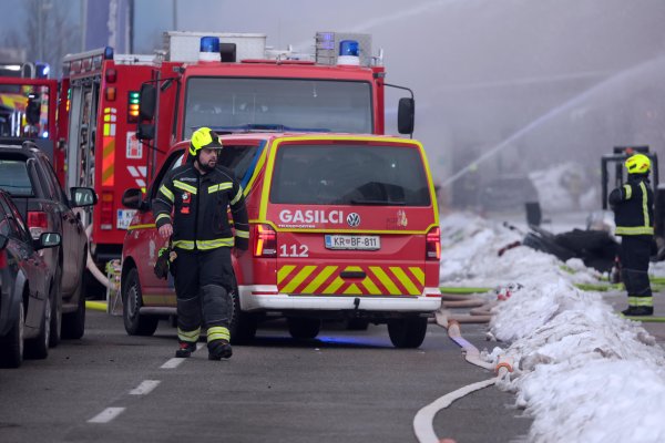Jak vjetar stvara probleme i u Sloveniji: Tisuće bez struje, oko 300 zgrada ostalo bez krovova