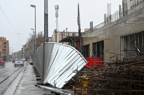 U nevremenu u Zagrebu oštećene 24 osnovne i 16 srednjih škola