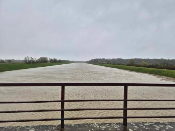Sve opasnija situacija s rijekama: Kod Vrbovca izvanredno stanje