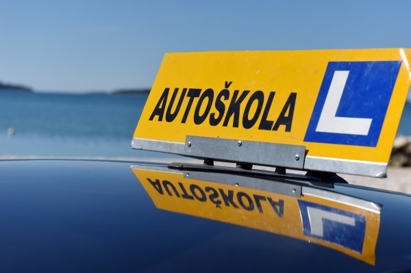 Zbog cijena goriva poskupljuju i autoškole. Evo što i koliko će polaznici plaćati više