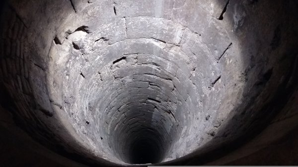 Vatrogasci došli zbog dojave o djetetu u bunaru, a bio je muškarac: Jedna stvar ga je spasila