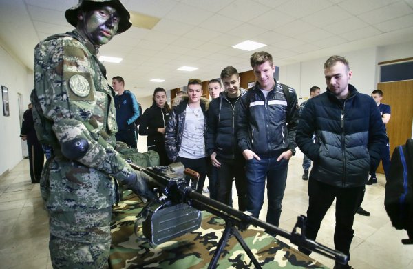 MORH traži 10 kandidata za vojni studij: Evo što bi ih naučili
