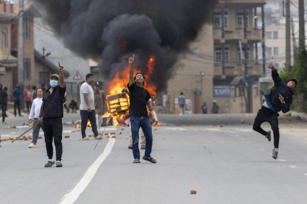 Uhićen bivši nepalski premijer, istražuje se je li odgovoran za smrt prosvjednika