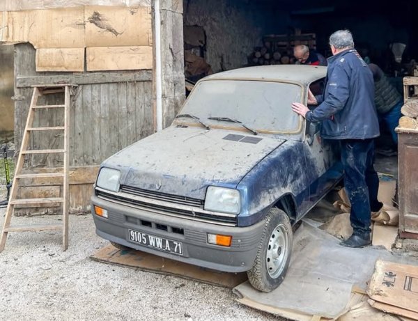 Čudo u Francuskoj! U zapuštenoj garaži našli 44 godine stari netaknuti Renault 5, ima 12 km na satu...