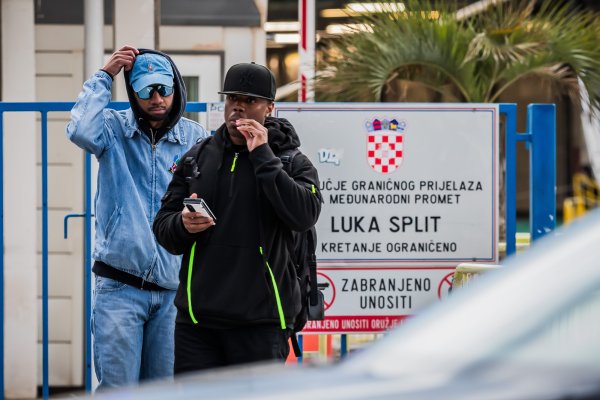 FOTO Najveći ratni brod na svijetu usidren ispred Splita: Mornari se iskrcali u grad