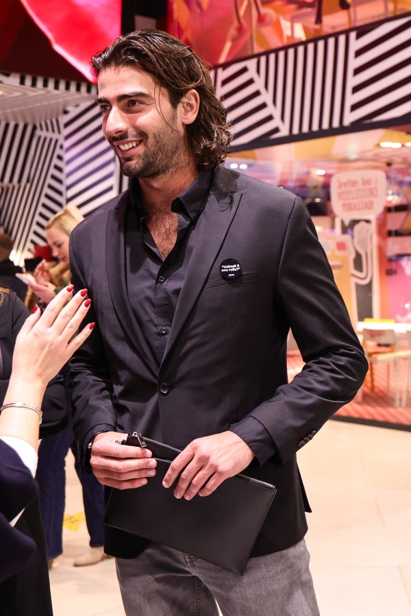 Nakon romantičnih dana u Italiji, Šime Elez u neočekivanom izdanju: Iznenadio promjenom izgleda