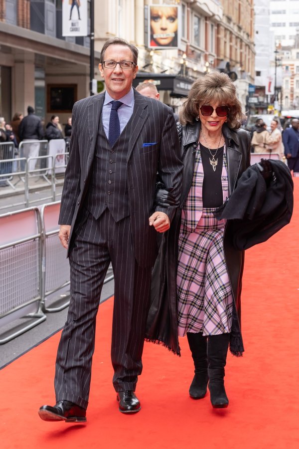 Dame Joan Collins i Joan Collins