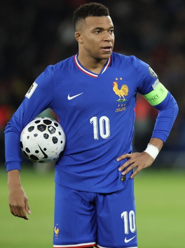 Kylian Mbappe žestoko odgovorio kritičarima: Ako je mogao Ronaldo, mogu i ja