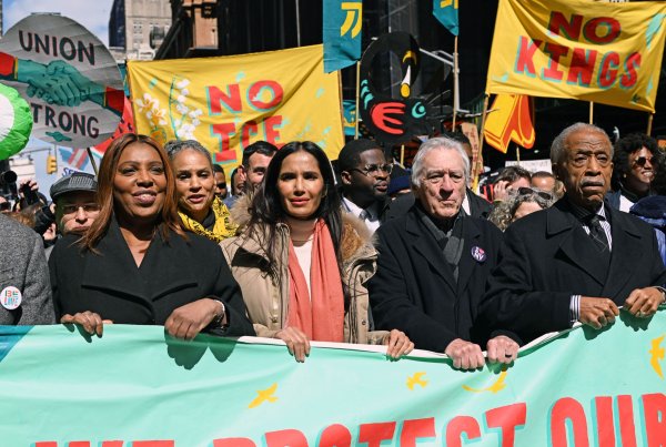 Letitia James, Robert De Niro i Al Sharpton na prosvjedu 'No Kings' održanom na Manhattanu