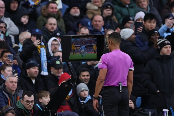 Više od 75 % navijača u Premier ligi je protiv VAR-a