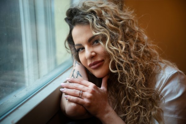 Kći poznate HRT-ovke vratila se na scenu nakon 20 godina: 'Ovo je moj novi početak!'