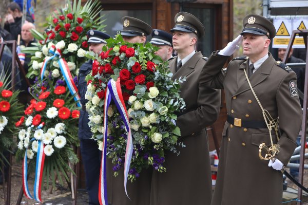 Vojnici na komemoraciji Krvavog uskrsa 2025. godine