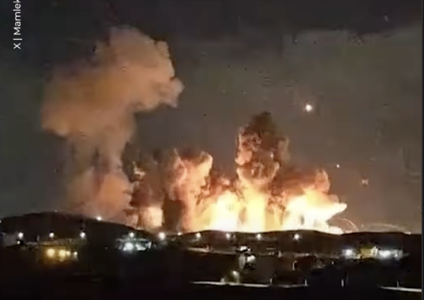 VIDEO SAD penetracijskim bombama pogodio Isfahan - središte iranske nuklearne industrije
