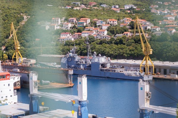 Američki ratni brod USS Normandy na remontu u brodogradilištu Viktor Lenac