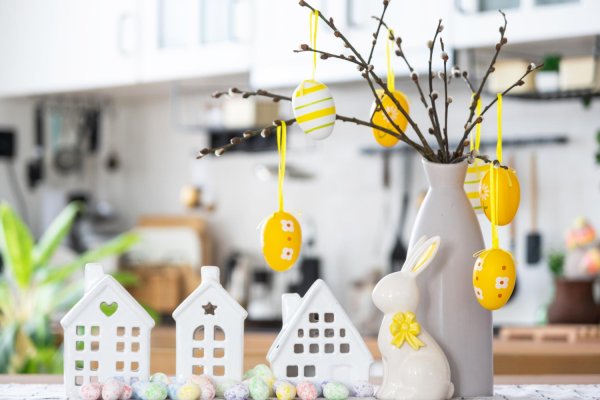 Uskršnje grane stavite u porculanske vaze