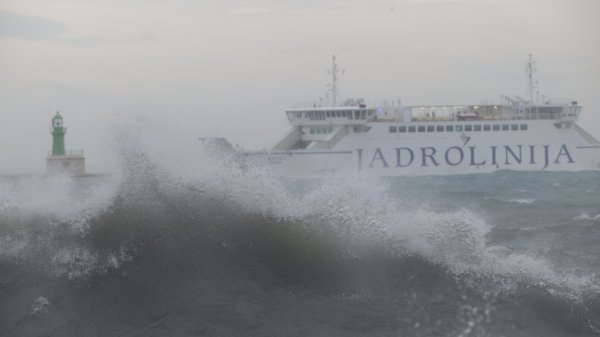DHMZ objavio: Još jedna regija završila u crvenom, prijete leteće krhotine