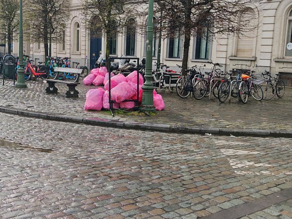 Ekološke kontradiktornosti Bruxellesa: Puno bicikala, ali i puno otpada na ulicama glavnog grada Belgije