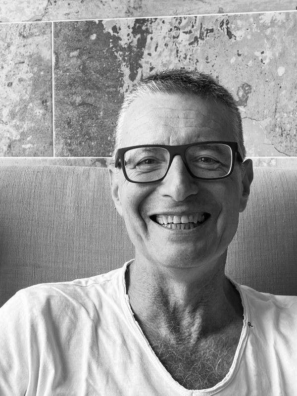 Vučić neće raspisati izbore dok nije siguran da će pobijediti. A već sve govori da neće više nikada. I zato je panika u toru, groktanje se čuje do neba