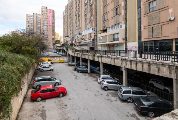 U starijim zgradama ne postoji dovoljan broj garažnih i parkirnih mjesta