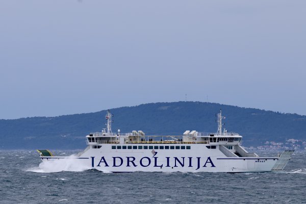 Pomorski promet Splita prekinut zbog bure, okolnosti se prate