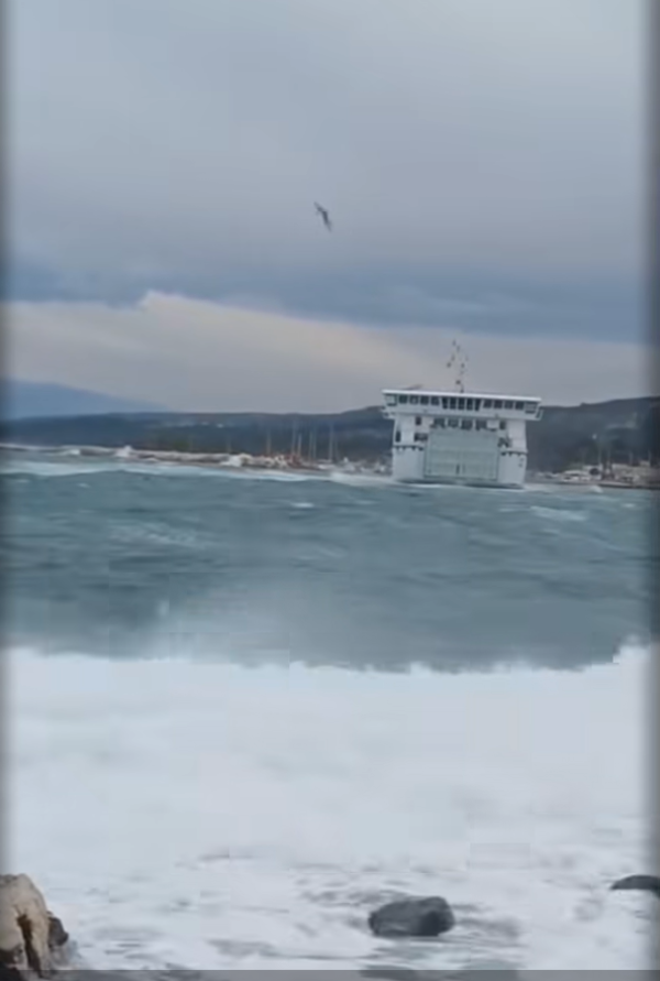 VIDEO Trajekt Hrvat isplovio usred olujne bure, pogledajte kako je izgledala borba na moru