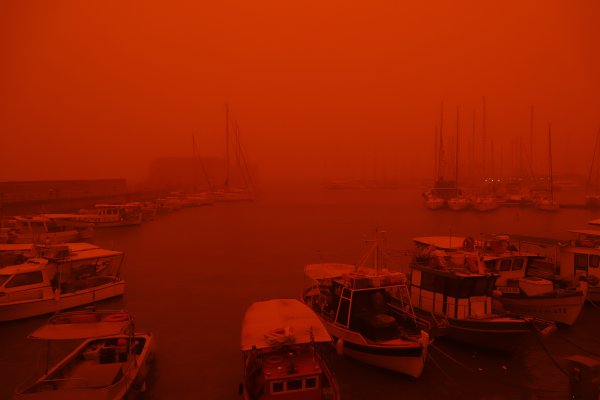 Kretu progutalo crveno nebo, prizori su potpuno nestvarni