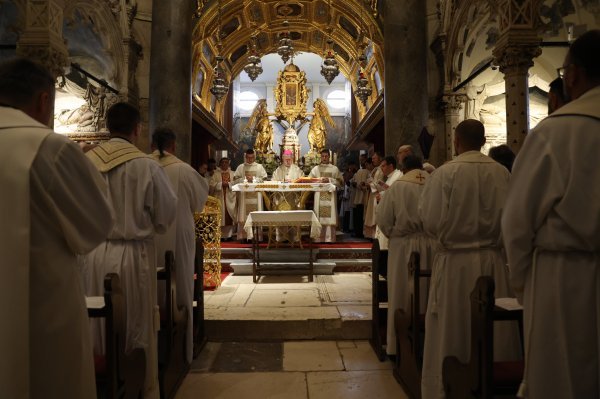 Procesija i misa posvete ulja na Veliki četvrtak