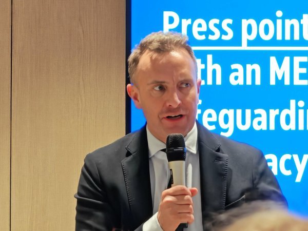 Tomas Tobe u razgovoru s novinarima 